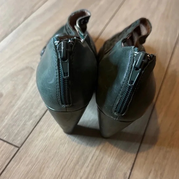 Miz Mooz Dark Green Leather Cutout Mary Jane Heels - Picture 5 of 11